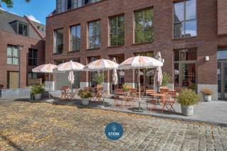 UNIEK HANDELSPAND GELEGEN OP EEN GUNSTIGE LOCATIE TE OUD-REKEM ! <br /><br />We vinden dit handelspand met een bruikbare oppervlakte van 110 m² terug in Rekem-Lanaken. <br /><br />Voor meer informatie, neem zeker een kijkje op onze website via de volgende link:<br />https://www.sterkvastgoedmakelaars.be/detail/te-koop-horeca-lanaken/7656379?dosearch=True&flowstatus=ForSale,ForSaleReserved,ForSaleWithBid,ToCompleteForSale,SoldUnderReserve,Sold&pageindex=1&pagesize=12&searchpage=ForSale&sortdirection=DESC&sortfield=pub_flowstatus&transactiontype=Sale