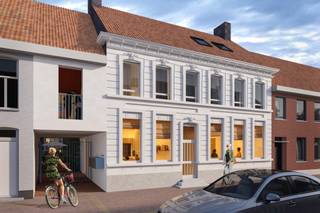 INDELING VAN DE WONING<br /><br />GELIJKVLOERS<br /><br />- Inkomhal- Toilet- Trap naar boven- Berging- Bureelruimte<br />EERSTE VERDIEP<br /><br />- Hal met trap naar boven- Leefruimte met open keuken- 2 slaapkamers- Apart toilet- Badkamer<br />TWEEDE VERDIEP<br /><br />- Nachthal- 1 slaapkamer- Berging<br />Optioneel kan er ook een parkeerplaats worden aangekocht (toegankelijk met autolift). <br /><br />Ook zijn een aantal stallingsplaatsen voor een bakfiets te koop.