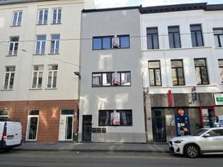 An investment property that has been thoroughly renovated and converted into three flats. Ground floor: 1 bedroom; first floor: 2 bedrooms; and...