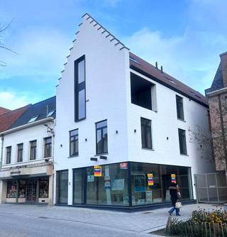 Beverstraat 1 – Nieuwbouw. Ontdek een gloednieuw pand waar karakter en modern comfort samenkomen. Met een royale oppervlakte van 148 m² biedt...