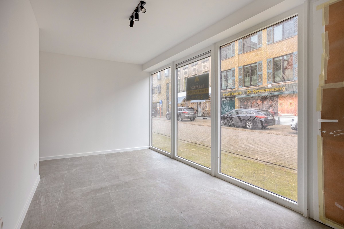 Maison familiale entièrement rénovée avec espace commercial au cœur de Furnes - photo 5