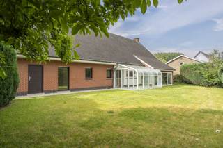 Dit karaktervol huis in Kuurne biedt een uitstekende kans voor wie op zoek is naar een woning met potentieel. Gelegen in de rustige en...