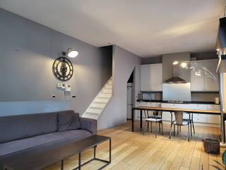 Wij stellen u deze zeer rustig gelegen achterhuis voor in een afgesloten binnenkoer in de nabijheid van de Zavel, Stalingradplein en Manneken...