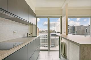 Recent gerenoveerd appartement (2021) met all voorzieningen op wandelafstand.Wij nemen u even mee: u komt binnen in de ruime inkomhal met...