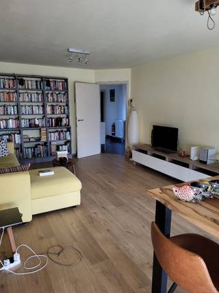 2-slk dak appartement in centrum Zaventem<br /><br />Het appartement met een oppervlakte van 86 m2 en heeft een ruime woon/eetkamer met groot schuifraam, een halfopen ingerichte keuken (vaatwasmachine, keramische kookplaat, combi-oven), een bergruimte met aansluiting voor wasmachine en droogkast, 2 slaapkamers, een badkamer met douche en bad, een apart toilet, terras en ondergrondse parkeerplaats.<br /><br />Er is ook een stalen veiligheidsdeur, zonnewering en lift. Het complex werd gebouwd in 2005 en ligt op wandelafstand van scholen, winkels en het treinstation. <br />