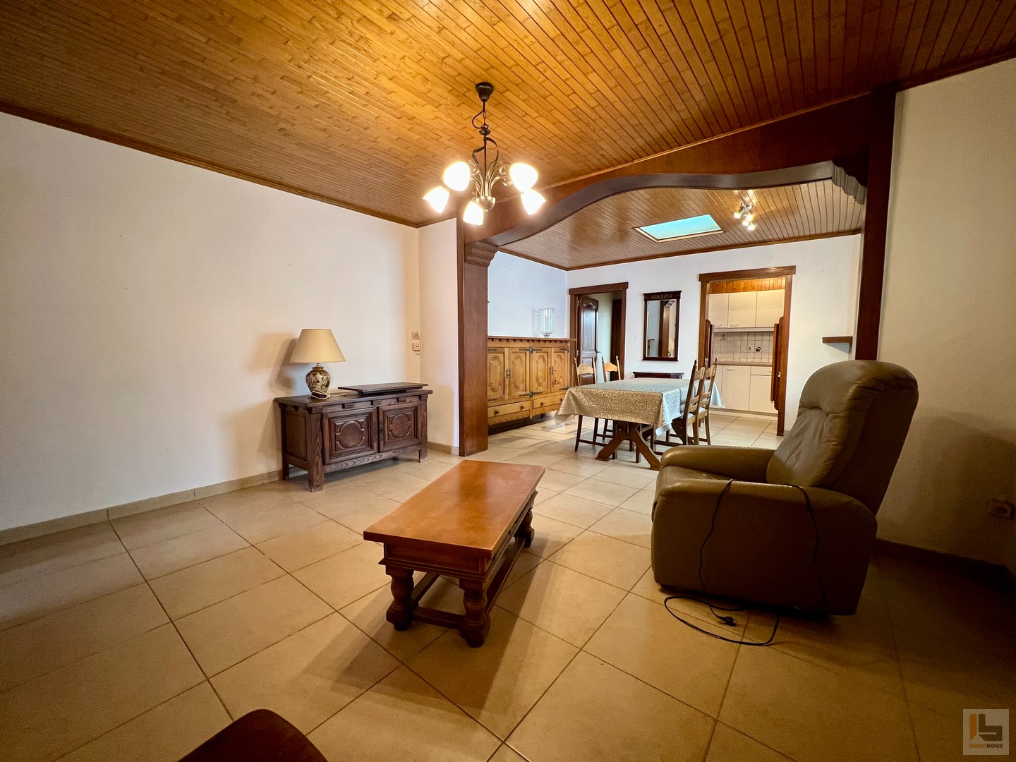 Te renoveren woning met garage in rustige buurt - foto 5