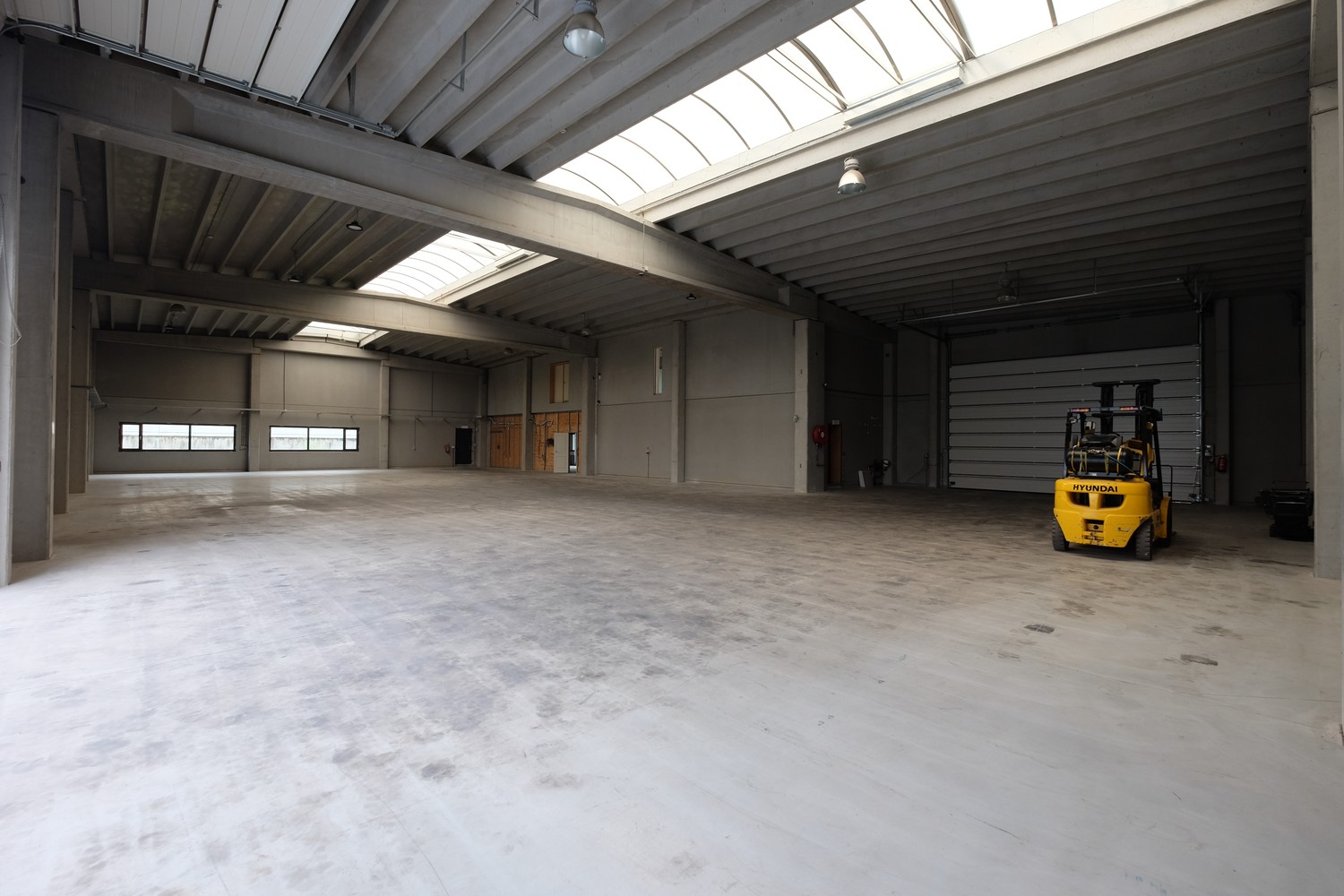 Goed gelegen bedrijfsgebouw te Sint-Truiden te huur - foto 4