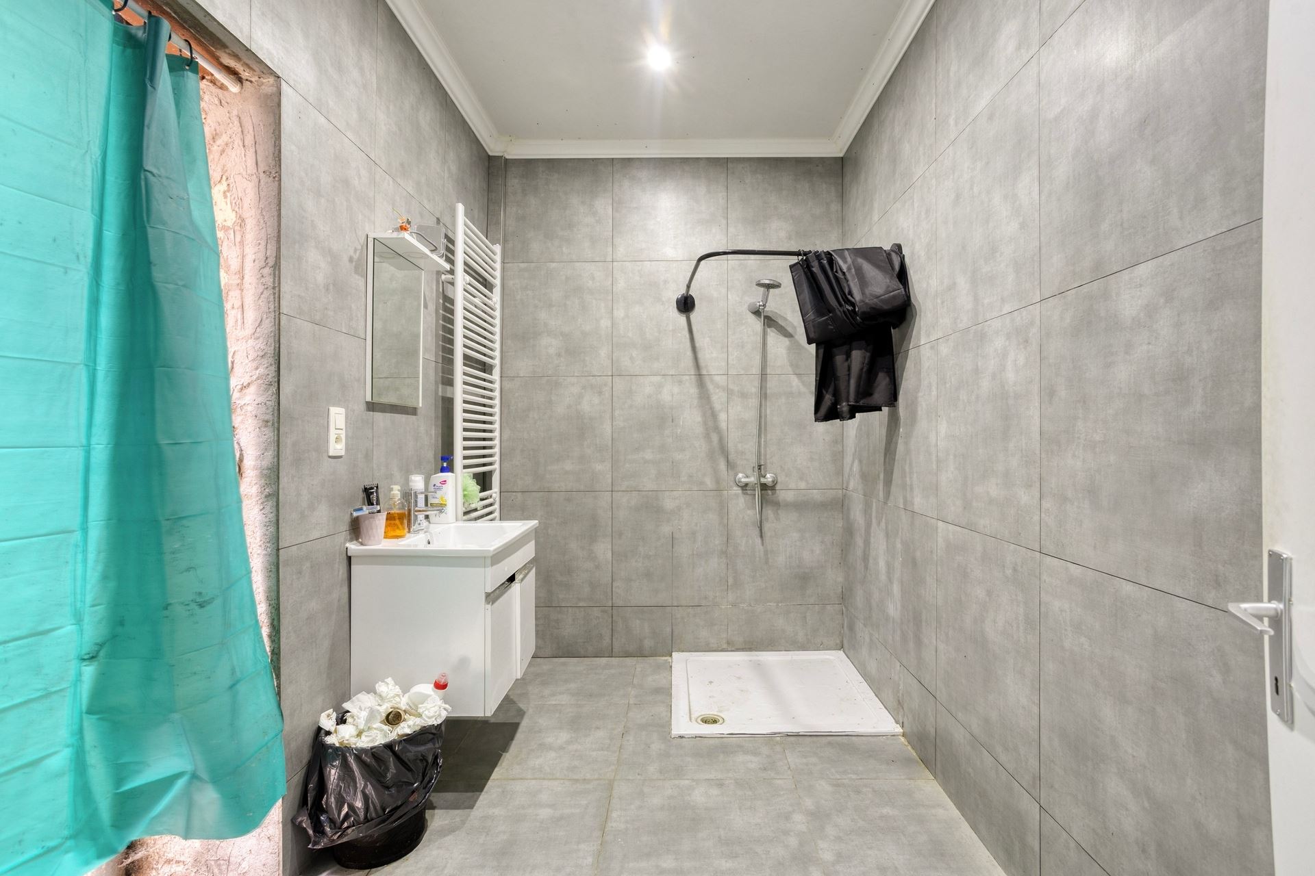 Deels gerenoveerde woning met 3 slpks - foto 5