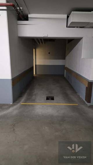 Ondergrondse autostaanplaats vlakbij centrum van Hasselt en JESSA ziekenhuis.Deze autostaanplaats is onmiddellijk beschikbaar.Surf naar...