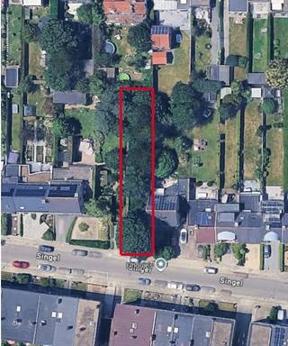 Ben je op zoek naar een bouwgrond voor een eigen realisatie? <br />Dit is een bouwgrond op een rustige locatie, met ruimte om zelf een sterk woonproject te realiseren.<br /> <br />In Borsbeek bieden we een perceel van 364 m² aan, geschikt voor de bouw van een gesloten bebouwing. De rustige woonomgeving en de ligging nabij Antwerpen maken dit een interessante basis voor wie zelf wil bouwen, ontwikkelen of op termijn wil doorverkopen.<br /> <br />Troeven<br />•Perceel van 364 m²<br />•Geschikt voor gesloten bebouwing<br />•Rustige en aangename woonwijk<br />•Goede verbinding richting Antwerpen<br />•Interessant ontwikkelingspotentieel<br />Een opportuniteit voor wie liever van nul begint en zelf de krijtlijnen uitzet.<br /><br />Lijkt dit iets voor u of heeft u verdere concrete vragen? Dan helpen wij u graag via 03 360 85 30.