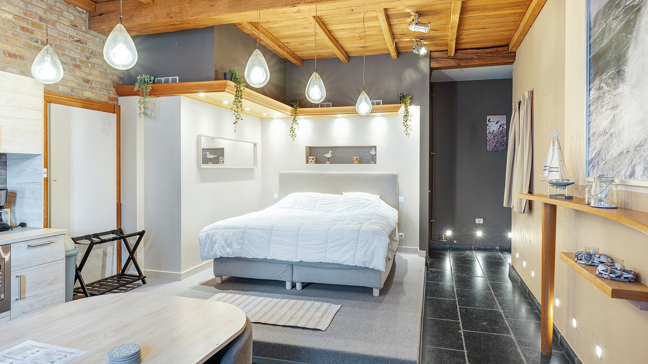 Iconisch pand van 335m² op de Markt van Damme - foto 5