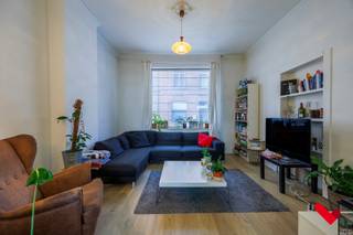 <p>Welkom in de Overwinningsstraat 2, waar locatie, ruimte en potentieel elkaar ontmoeten! Deze charmante woning bevindt zich in een uiterst gegeerde buurt in Leuven, op wandelafstand van winkels, scholen, openbaar vervoer en het bruisende stadscentrum.<br /><br />De woning beschikt over vier volwaardige slaapkamers, ideaal voor gezinnen of mensen die op zoek zijn naar extra ruimte voor een bureau, hobbykamer of logeerkamer. De gezellige en onderhoudsvriendelijke tuin is perfect voor zomerse avonden, spelende kinderen of een ontspannen koffiemoment in het groen.<br /><br />Binnenin is de woning structureel in goede staat, al kunnen enkele opfrissingswerken een frisse wind brengen en het pand helemaal naar jouw smaak maken.<br /><br />Troeven op een rij:<br /><br />- 4 ruime slaapkamers<br />- Gezellige en onderhoudsvriendelijke tuin<br />- Uitstekende locatie nabij centrum Leuven<br />- Rustige straat met alle voorzieningen in de buurt<br /><br />Kortom: een solide woning op een uitstekende locatie met veel mogelijkheden. Een unieke kans voor wie een thuis zoekt in Leuven met ruimte, karakter en toekomstpotentieel!<br /><br />Interesse? Neem snel contact op met BVM Vastgoed op 016 23 21 45 of via info@bvm-vastgoed.be</p>