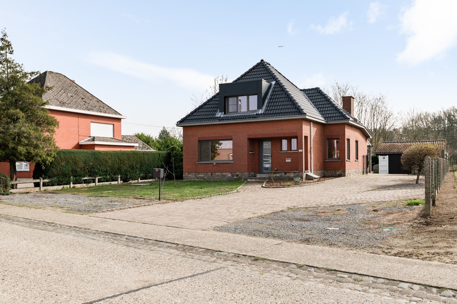 Aangename woning met ruime tuin en magazijn Te Koop op toplocatie in Begijnendijk - foto 1