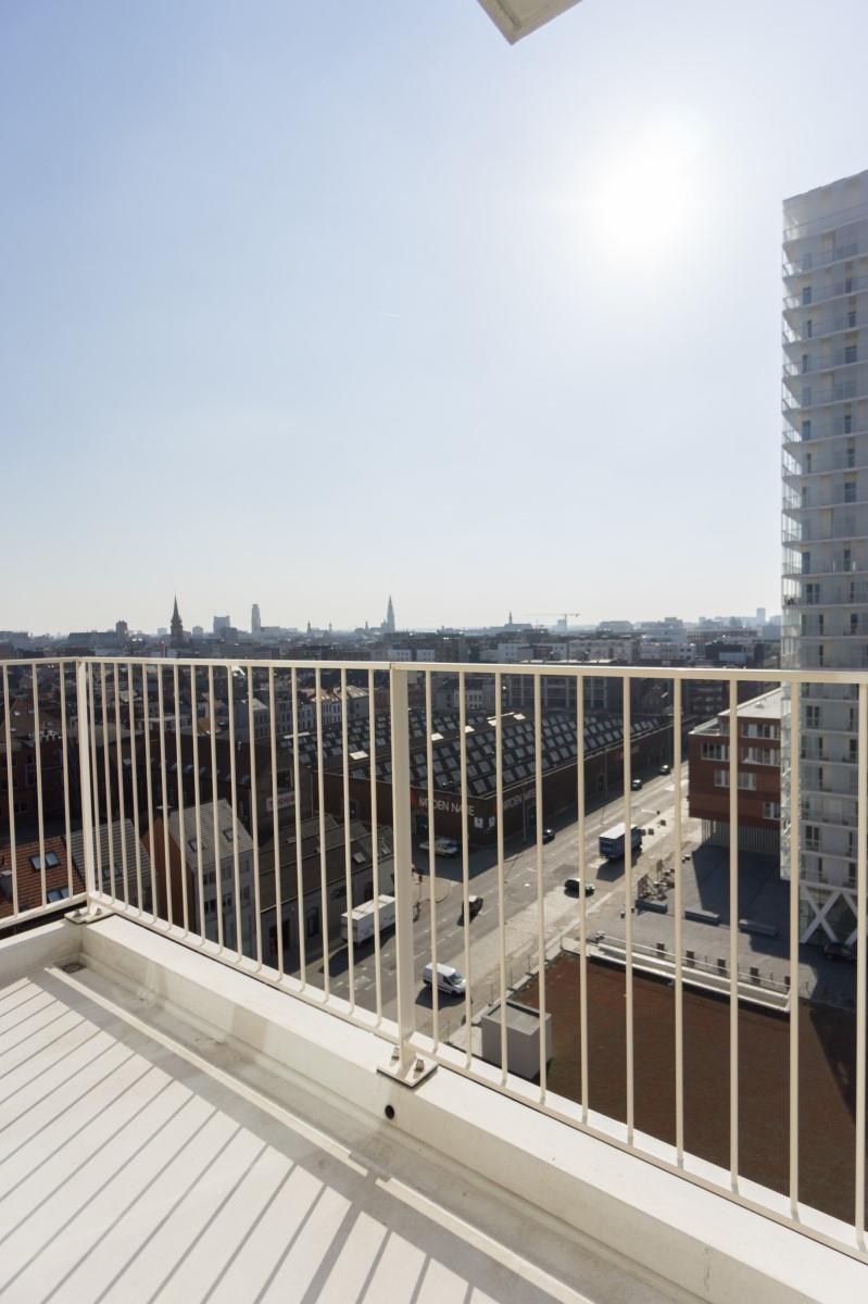 Zonnig en gemeubeld appartement met terras en autostaanplaats - foto 4