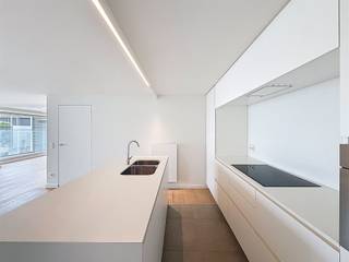 Gerenoveerd appartement in het centrum van Roeselare. De indeling is als volgt: Inkom met ingemaakte kast, leefruimte met terras + zicht op de...