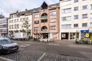 Ruim en instapklaar duplexappartement van ca. 131 m², gelegen op de 4e verdieping van Residentie “Prins De Merode” in het hart van Turnhout...