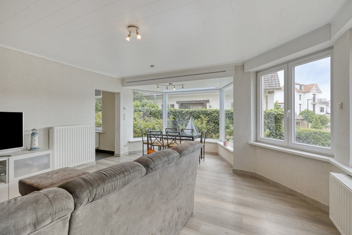 Gerenoveerd appartement (93m²) met zeer ruime tuin te De Panne - foto 3