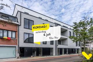 <p><strong>KIJKDAG - Kom op zaterdag 4 juli vrijblijvend een kijkje nemen tussen 10u en 14u.<br />Geen afspraak nodig.<br /><br />Residentie La Forchetta</strong> – een exclusief nieuwbouwproject met slechts 9 luxe appartementen, gelegen in het centrum van Tessenderlo. <br /><br />De appartementen beschikken over 2 slaapkamers en variëren in grootte van 94 m² tot maar liefst 155 m². Elk detail is ontworpen met oog voor kwaliteit, licht en ruimte – ideaal voor wie houdt van hedendaags wonen met een vleugje elegantie.<br /><br />Waarom kiezen voor La Forchetta?<br />- Unieke ligging in het centrum van Tessenderlo<br />- Slechts 9 exclusieve appartementen<br />- Hedendaagse architectuur en hoogwaardige afwerking<br />- Energiezuinig wonen met moderne technieken<br />- Afwerking op maat<br />- Oplevering voorzien voor einde van zomer 2026<br />- Verlaagd btw tarief van 6% indien u voldoet aan de voorwaarden<br /><br /><strong>Prijsinformatie:<br /></strong>De geadverteerde prijs is <strong>exclusief</strong>: <strong>21% btw</strong>, staanplaats, kelderberging, fietsenstalling, aansluitingskosten, notariskosten en registratierechten op het grondaandeel. Via deze Link kan u meer informatie terugvinden over de <strong>totaalprijzen</strong> en het voordeeltarief van <strong>6% btw</strong>.<br /><br />Heeft u interesse in dit unieke woonproject? Wacht niet langer en contacteer ons op 013 66 62 08 voor meer informatie.</p>