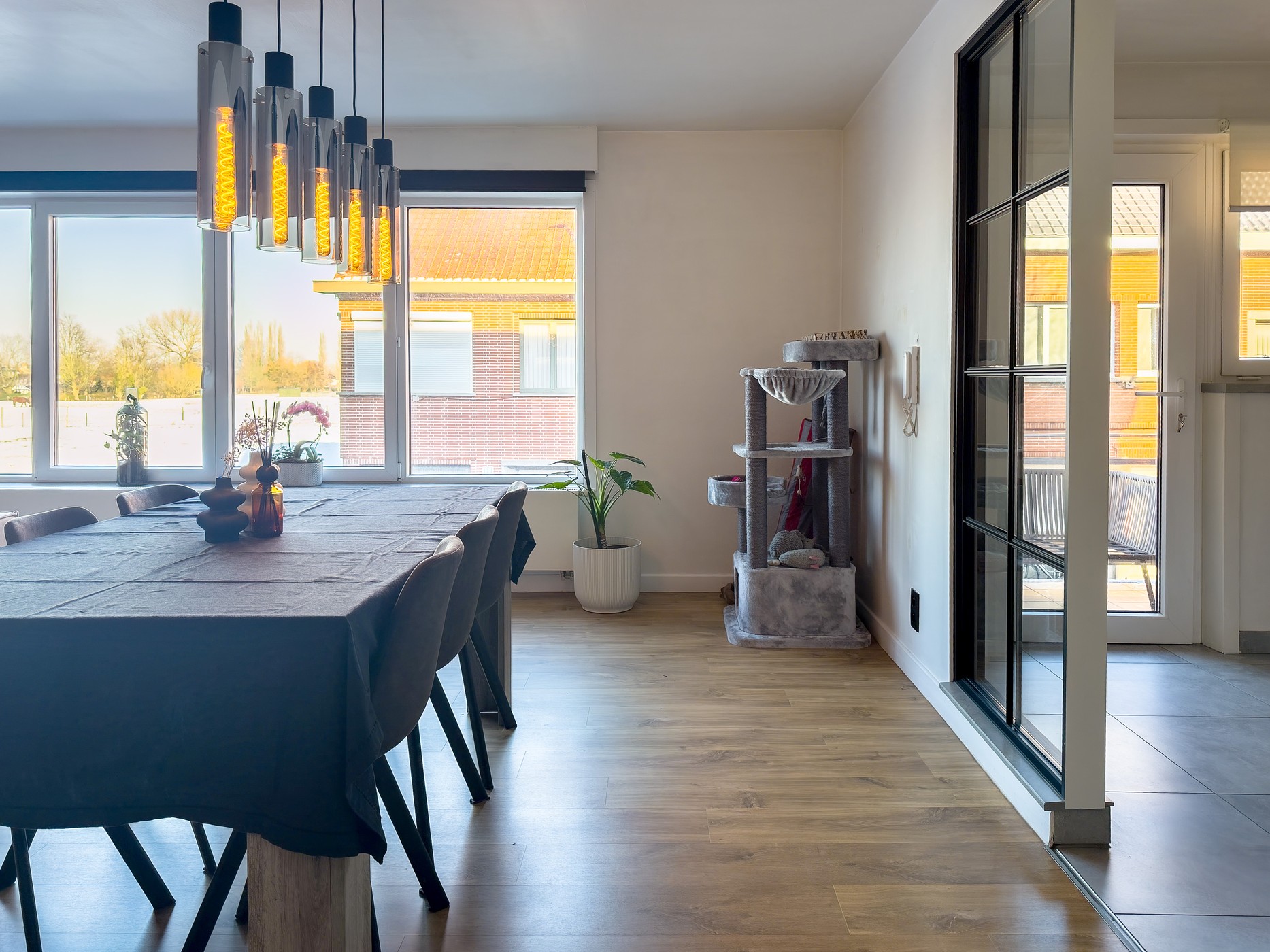 Volledig gerenoveerd appartement met terras en autostaanplaats nabij Sint-Niklaas! - photo 5