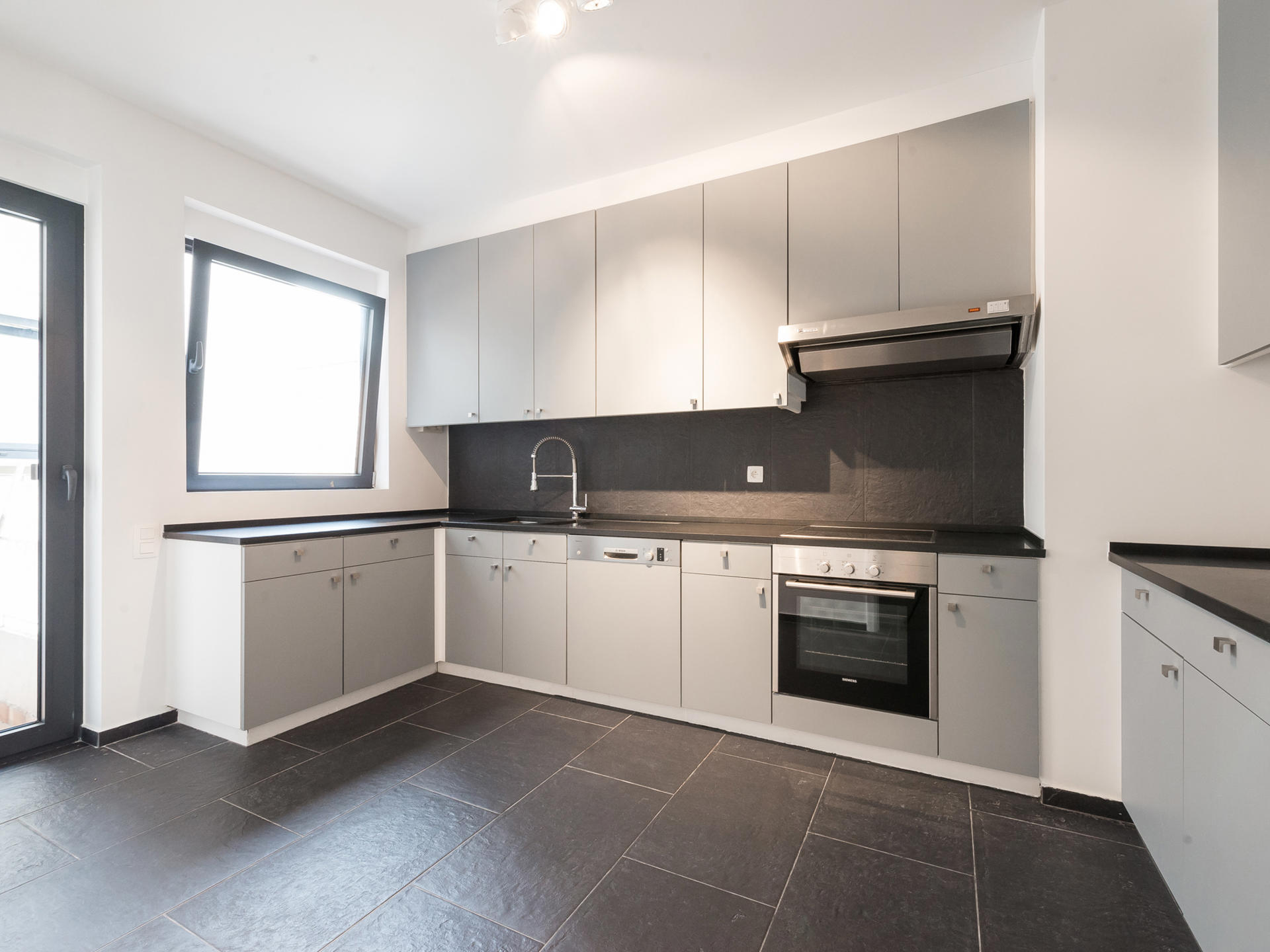 Appartement à louer à Bruxelles avec 4 chambres - photo 3