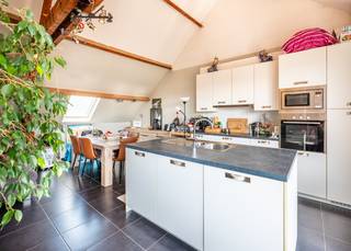 In een kleinschalige residentie die gelegen is op de Veurnestraat 116 (De Panne), stellen wij u dit instapklare appartement op de tweede...