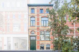 Welkom in deze interessante karaktervolle woning met een bijzonder multifunctioneel karakter op een standingvolle centrale ligging in de stad.Je komt...