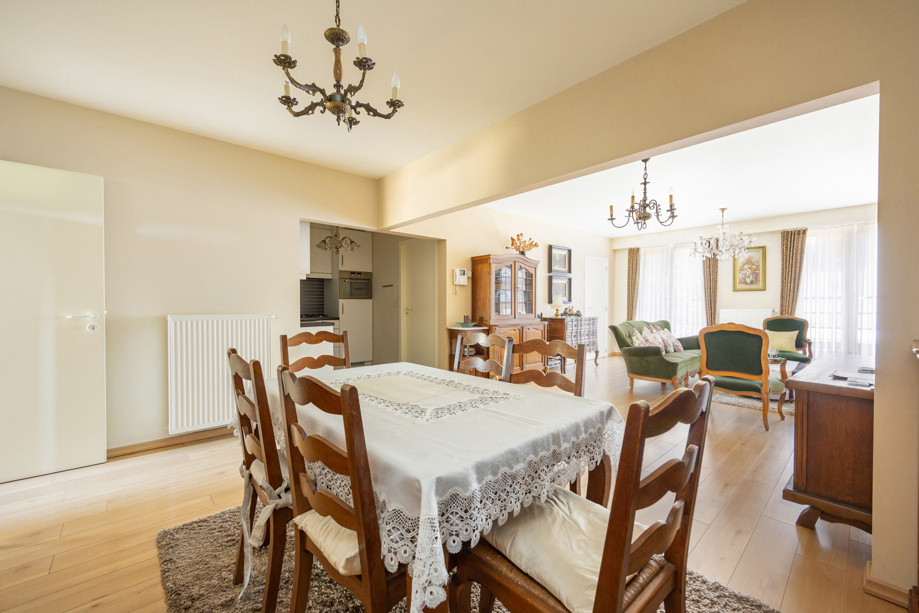 Instapklaar appartement op de 1ste verdieping met 2 slaapkamers, terras en autostaanplaats.  - foto 5