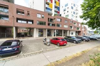 Voor meer info of een bezoek ter plaatse, contacteer steven@copandi.be of bel 0498 61 58 86.Ruime handelsruimte op gelijkvloers op toplocatie te...