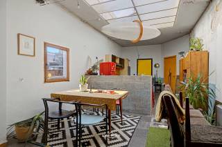 In de Lindenstraat bevindt zich deze ruime woning met een totale oppervlakte van ca. 246 m², inclusief een magazijn van meer dan 100 m². Deze...