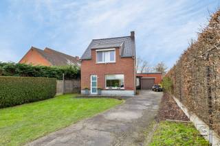 Knusse woning met 3 slaapkamers en een bewoonbare oppervlakte van 135 m², gelegen in Geel, met een prachtige tuin! Bij binnenkomst word je...