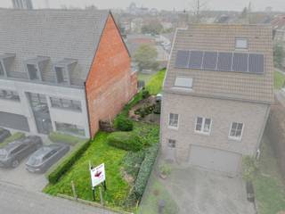 <strong><span>Bouwgrond voor een Ruime GB, uiterst Centraal gelegen!</span></strong><br /><br />Het perceel heeft <strong>een bouwdiepte van 15 meter</strong> <strong>op het gelijkvloers en 12 meter op de verdieping</strong>. Dankzij de <strong>zuid-westorientatie </strong>geniet je van <strong>veel lichtinval en een zonnige</strong> <strong>tuin!<br /></strong><br />Een<strong> ideale locatie om een moderne, lichtrijke gezinswoning te realiseren </strong>op <strong>een goed bereikbare plek</strong>.<br /><br />Contacteer uw vastgoedkantoor voor meer info en/of een bezoek via 0476/076993 of info@kurtimmo.be!