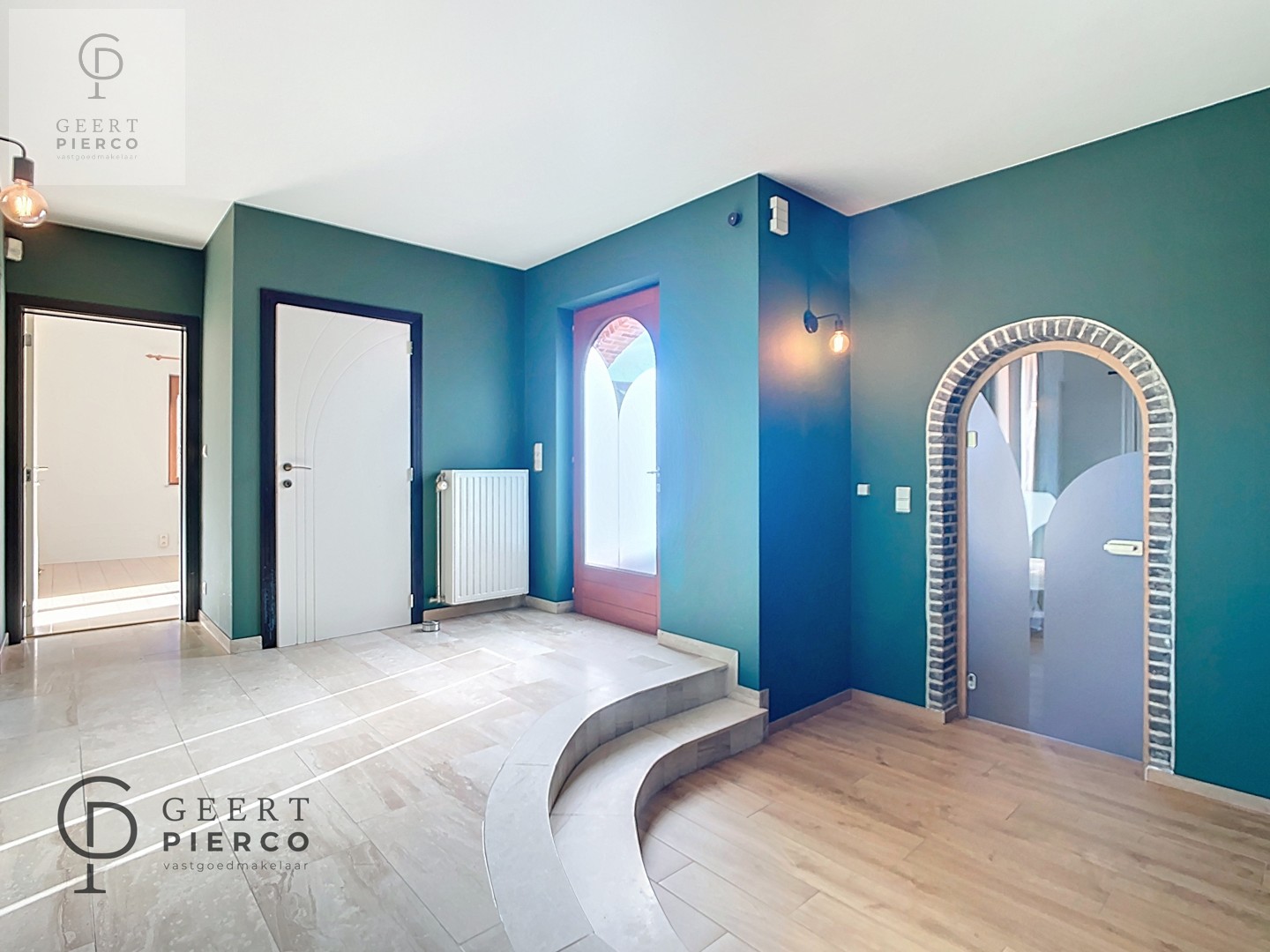 Ruime bungalow met drie slaapkamers en inpandige garage op een perceel van 10a37ca. - photo 3