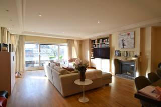 Met zijn unieke ligging aan de Leie in Kortrijk en tegen de Broeltorens, op wandelafstand van het centrum van Kortrijk, de Grote Markt en vlakbij...