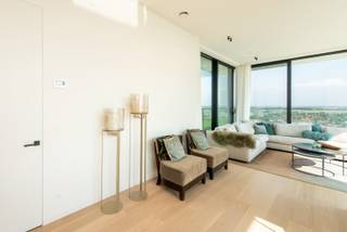 Op een bijzondere locatie aan zee waar duinen en polders elkaar raken, is een prachtige residentie verrezen: The One! In dit luxe...