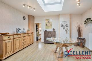 Bent u op zoek naar een energiezuinige, instapklare woning die stad en rust perfect combineert? Dan is deze woonst precies wat u zoekt!Deze...