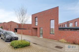 Op een uiterst rustige locatie te Deurne-Zuid, bevindt zich deze prachtige villawoning met modern karakter.Deze recente, vrijstaande woning werd...