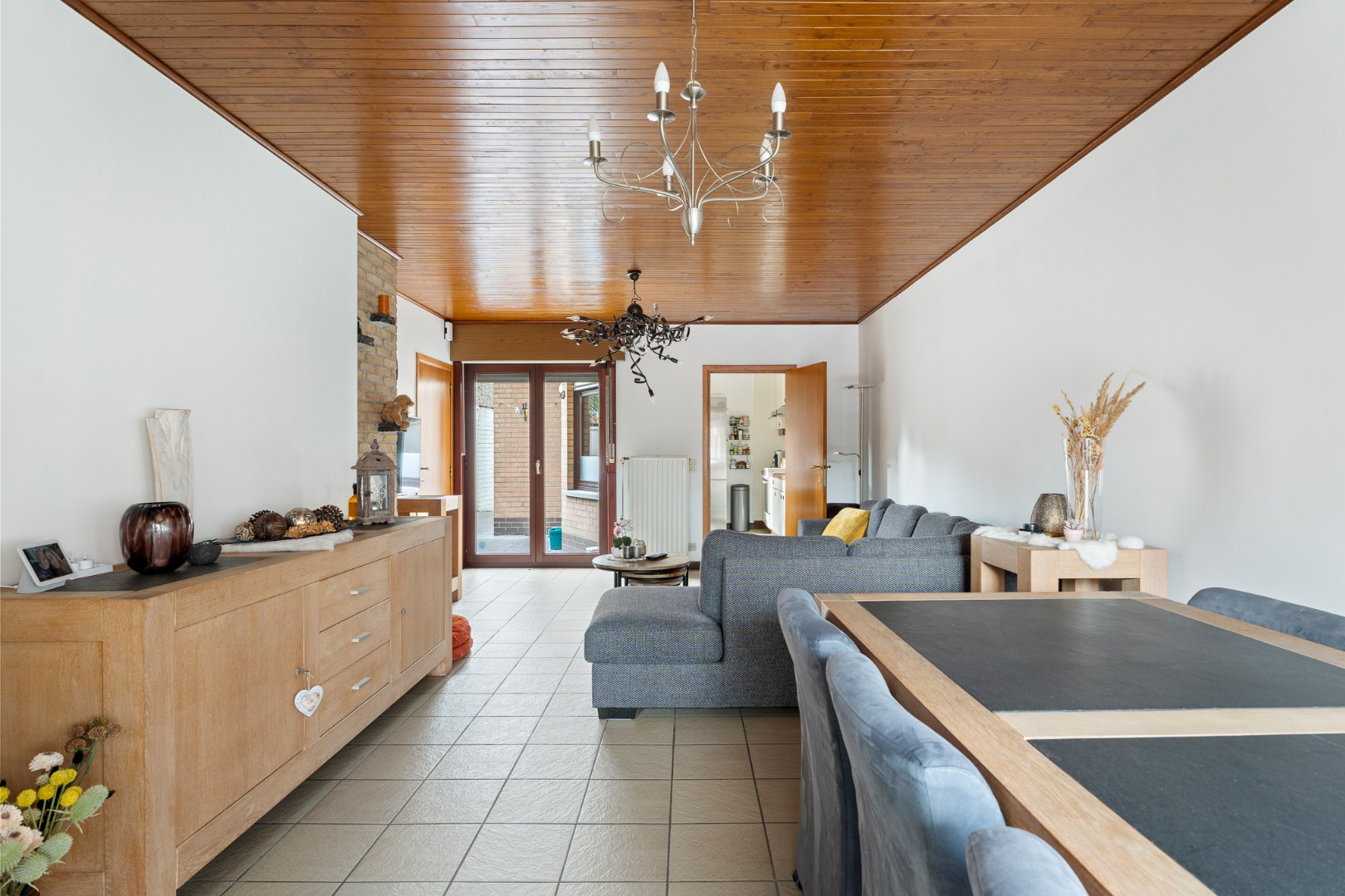 Huis met inpandige garage, tuin en atelier te Wondelgem - foto 2