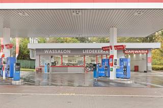 Bent u op zoek naar een stabiele en rendabele investering op een zichtbare en commerciële locatie? Dit commercieel complex, gelegen in het hart...