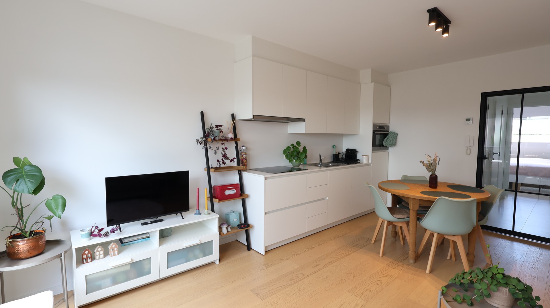 Recent één slaapkamer appartement op wandelafstand van het centrum. - foto 2