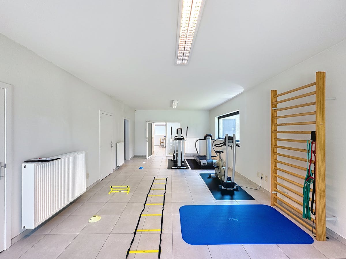 Te huur: praktijk- of kantoorruimte mét grote tuin in de Kapelstraat (Ursel) (85 m²) - foto 2