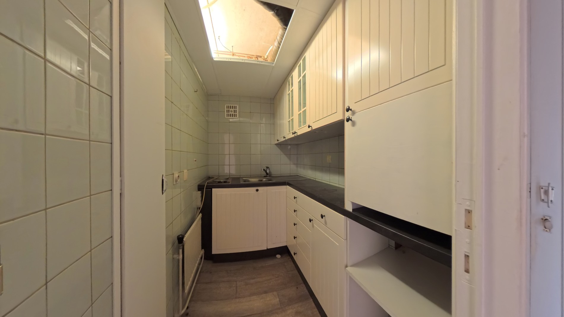 Verder te vernieuwen assistentiewoning met één slaapkamer en terras te Assebroek. - foto 2