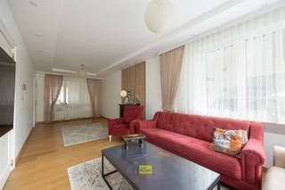 Op een uitstekende locatie nabij winkels, scholen en met een goede bereikbaarheid naar Antwerpen via het openbaar vervoer of de fietsbrug bieden wij...