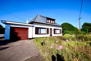 Ben je op zoek naar een woning met veel potentieel? Dan biedt dit perceel je veel mogelijkheden. De woning is gelegen in een rustige buurt, nabij...