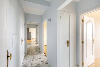 Op zoek naar een lichtrijk appartement op een topligging? Dit prachtig appartement op de 10de verdieping, gelegen aan het Stadspark van Aalst...