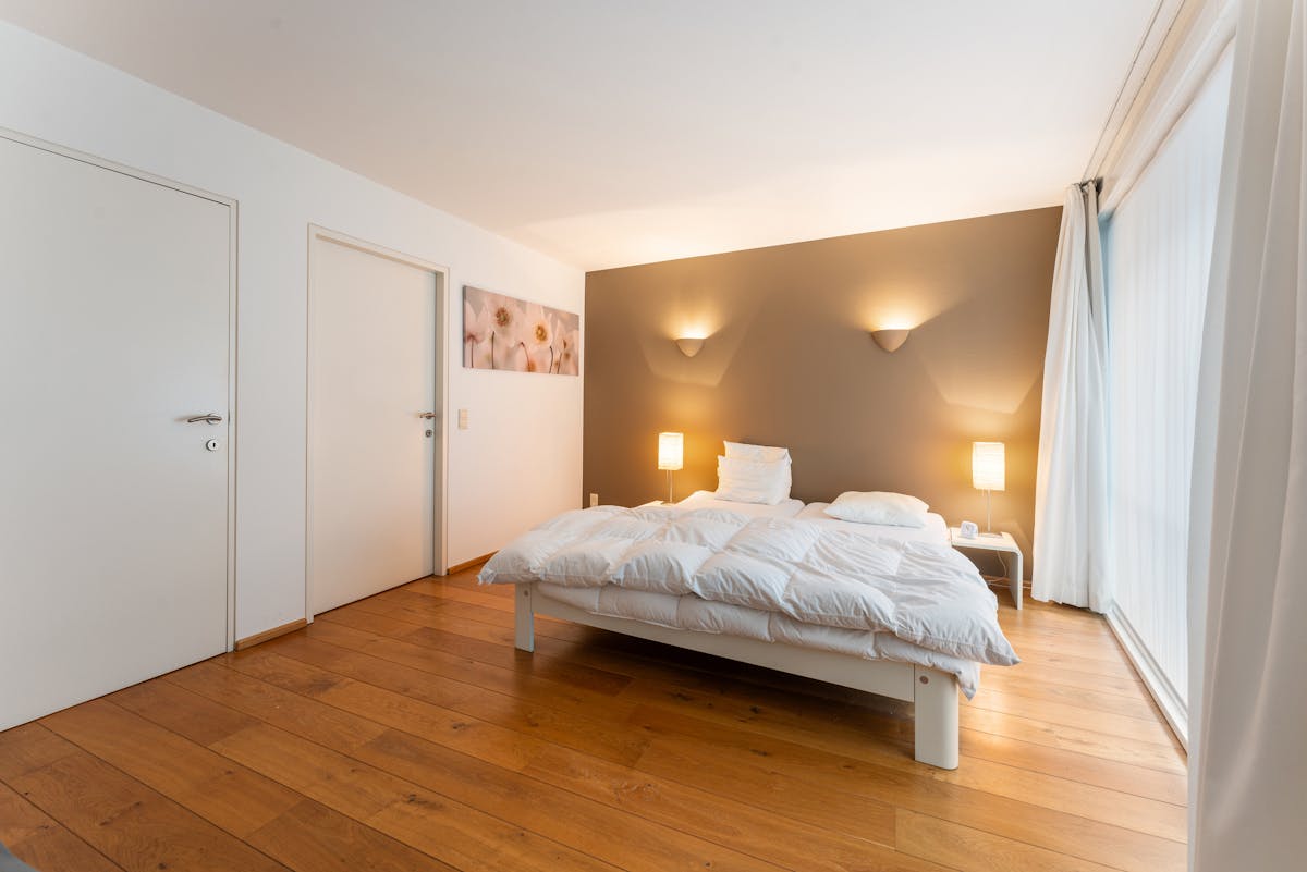 Ruime woning met handelsgelijkvloers en appartement in het centrum van Veurne. - foto 5