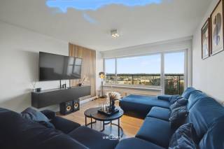 Dit knap gerenoveerde appartement in het Koningin Fabiolapark biedt een comfortabele en lichtrijke woonomgeving met een bewoonbare oppervlakte van...