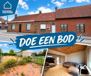 Te renoveren woning in Langemark-Poelkapelle biedt een tal van mogelijkheden<br /><br />Ontdek de vastgoedvideo; https://youtube.com/embed/EBzr-rnVY-E<br /><br />Indeling;<br /><br />Inkom (3,6m) - leefruimte met hout cassette (30,65m) - berging onder de trap (1,3m) - keuken (16,62m) - badkamer met ligbad en enkele wastafel (3,7m) - toilet - wasberging (14,67m) - terras - tuin (81m²) <br /><br />1ste verdieping;<br /><br />2 slaapkamers (10m - 14,27m) <br /><br />2de verdieping;<br /><br />Zolder