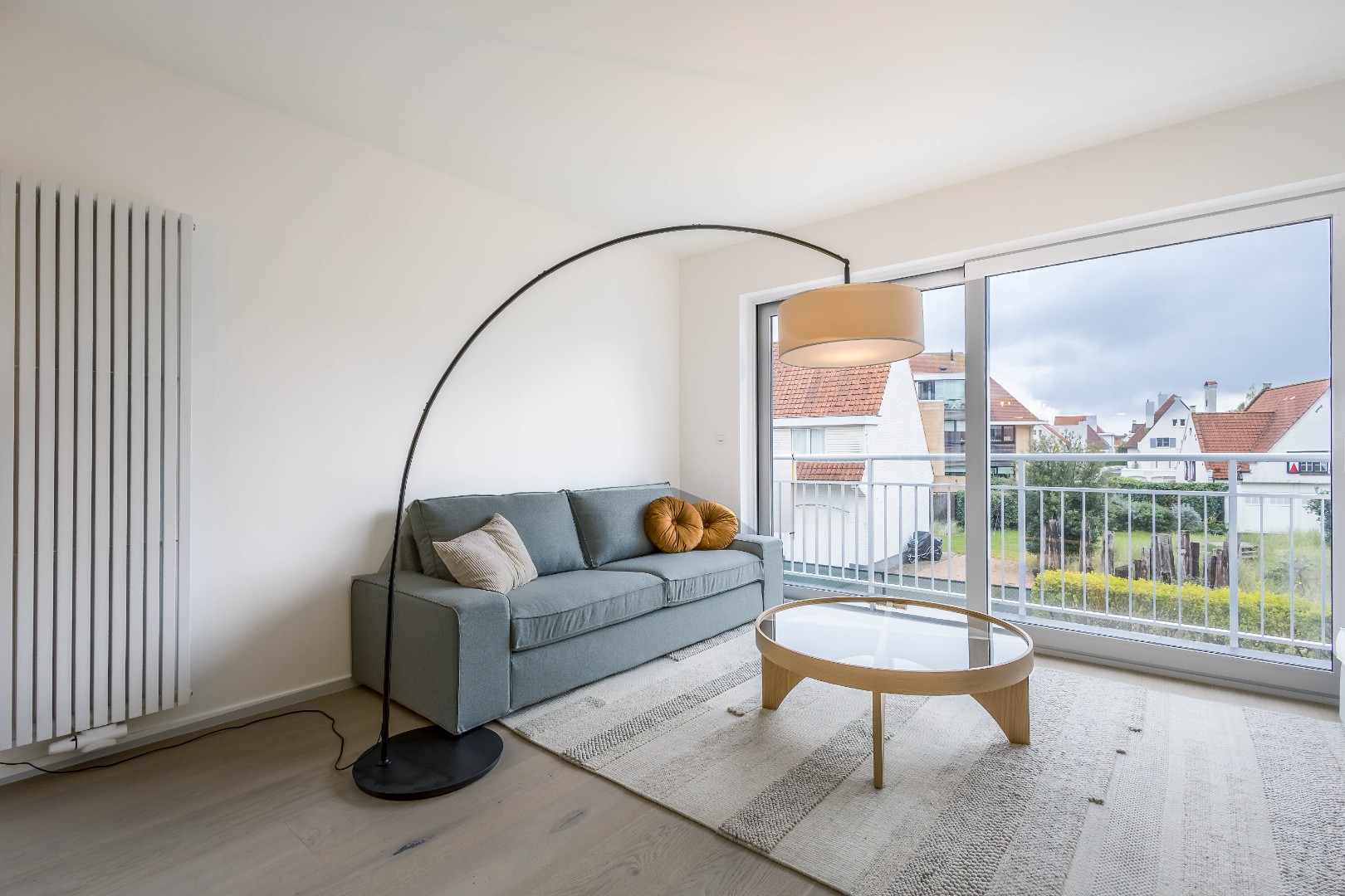 Lichtrijk, volledig gerenoveerd appartement met 2 slaapkamers, zuidgericht terras en duinenzicht - foto 1
