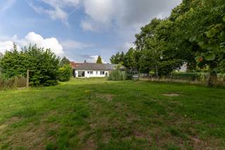 Immo Pické biedt U deze uiterst rustig en gunstig gelegen woning aan op een prachtig perceel van ongeveer 850m² gelegen in het centrum van Beersel...