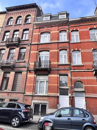 Charmante opbrengsteigendom in het hart van Sint-Jans-MolenbeekGelegen in een rustige straat straalt deze opbrengsteigendom een historische charme...